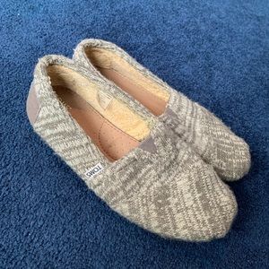 Women’s gray winter TOMS with Faux Fur Lining